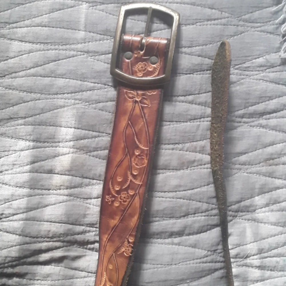 Hand-Tooled Floral Brown Leather Belt with Antique Brass Buckle